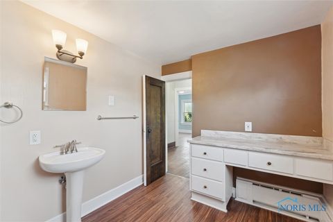 Tiny photo for 326 E Dudley Street, Maumee, OH 43537 (MLS # 6136631)