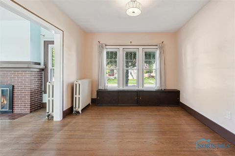 Tiny photo for 326 E Dudley Street, Maumee, OH 43537 (MLS # 6136631)