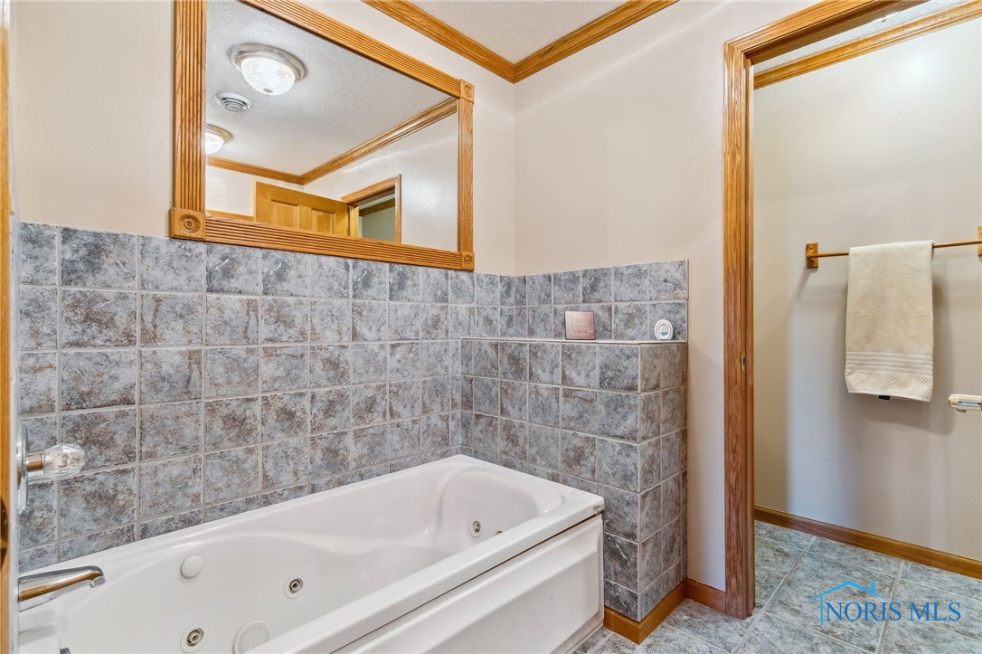 1612 Bay Hill Drive, Findlay, Ohio image 32