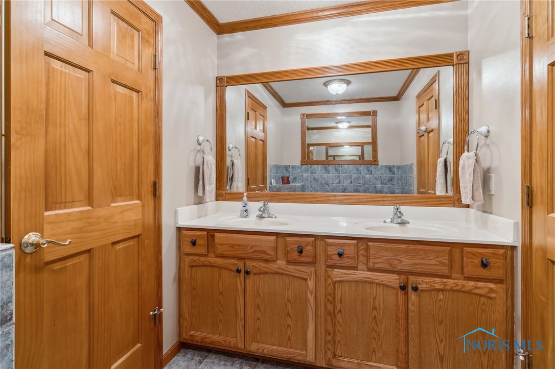 1612 Bay Hill Drive, Findlay, Ohio image 34