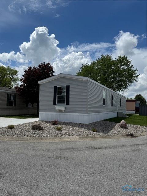 Homes For Sale - 1048 N Main Street #37<br/> Bowling Green, OH 43402