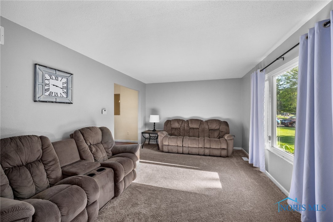 44 E Springwood Street, Oregon, Ohio image 4