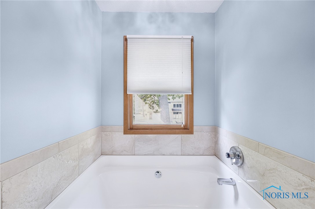 8225 Hidden Forest Drive, Holland, Ohio image 25