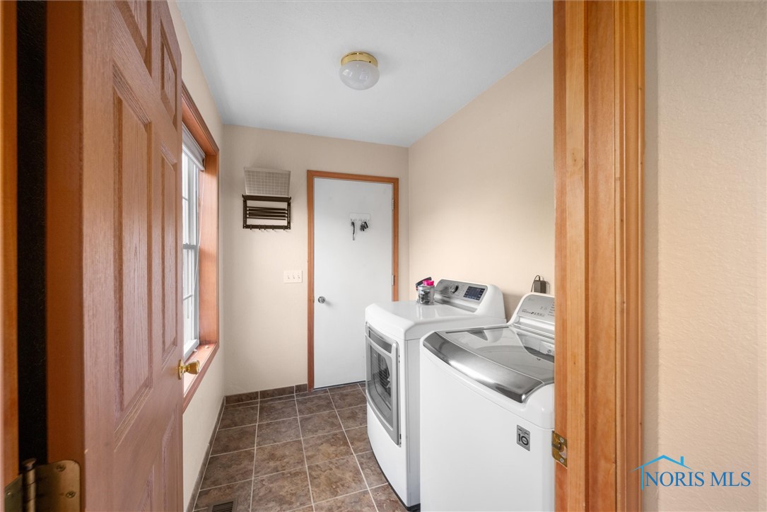 2359 Mckinley Drive, Perrysburg, Ohio image 25