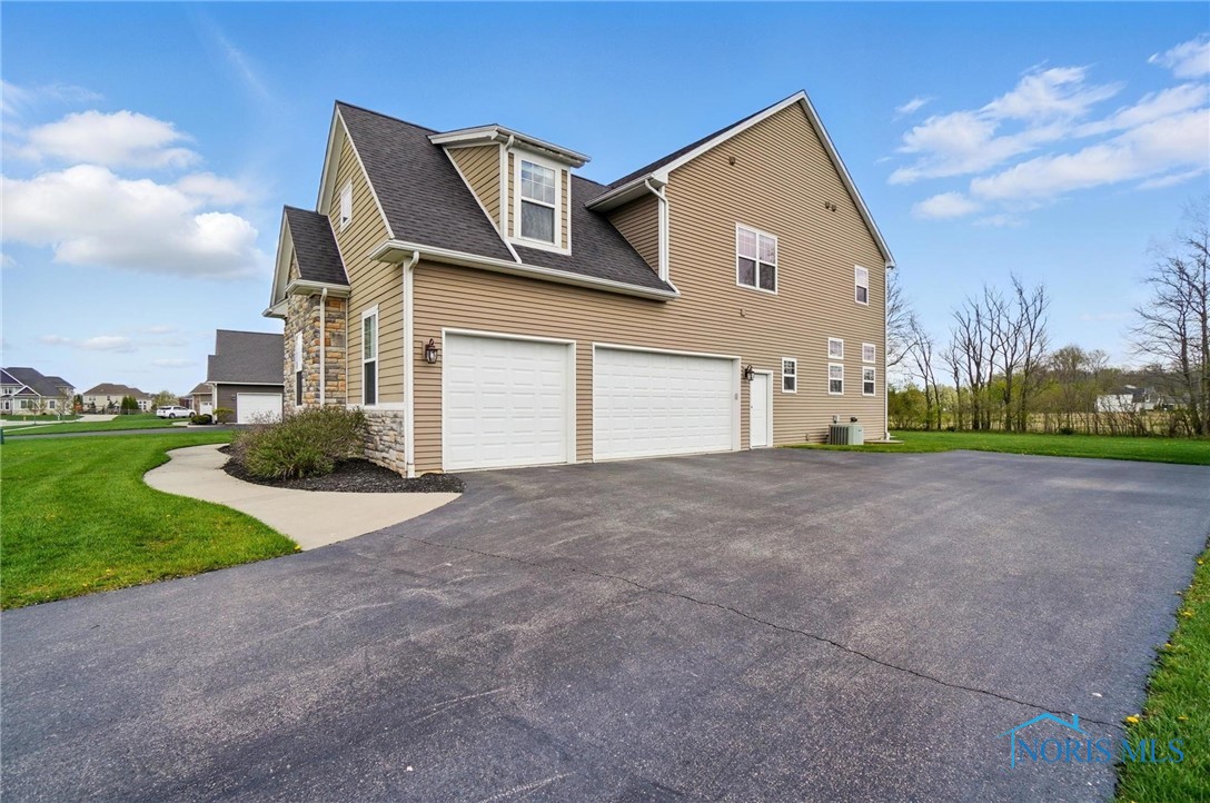 6017 Lilac Way, Monclova, Ohio image 3
