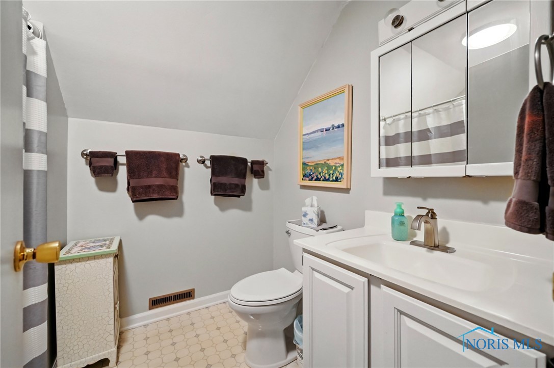 805 N Hill Trail, Findlay, Ohio image 24
