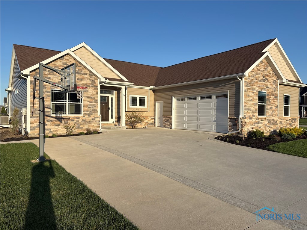 6435 Sydney Drive, Whitehouse, Ohio image 2