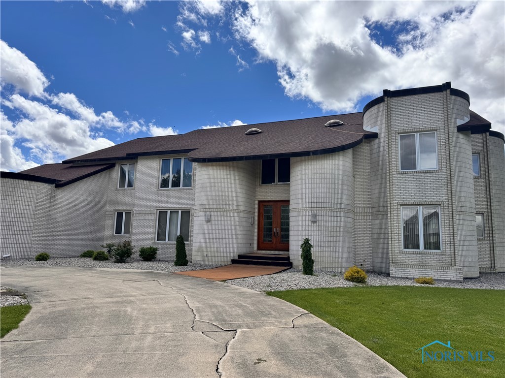 322 Dublin Lane, Bryan, Ohio image 2