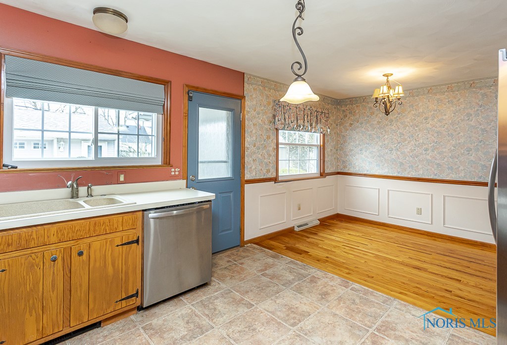 3808 Donegal Drive, Toledo, Ohio image 12