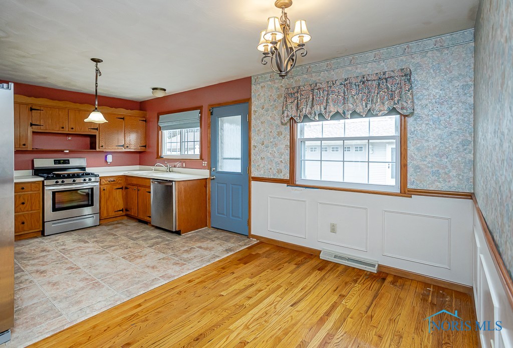 3808 Donegal Drive, Toledo, Ohio image 13
