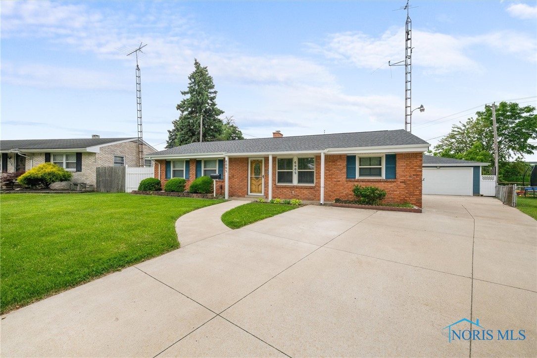 6005 Bahiamar Road, Toledo, Ohio image 4