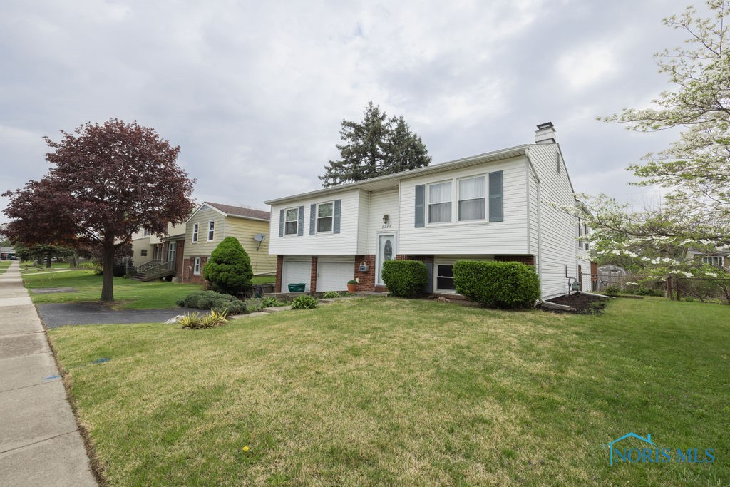 2443 Bedford Lane, Northwood, Ohio image 2