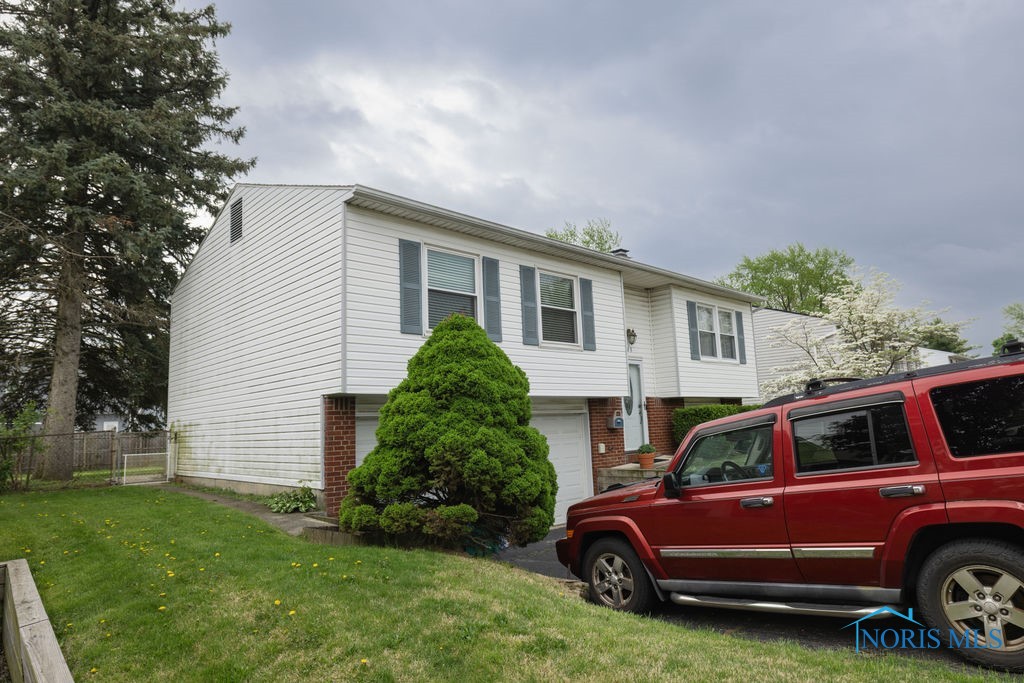 2443 Bedford Lane, Northwood, Ohio image 4