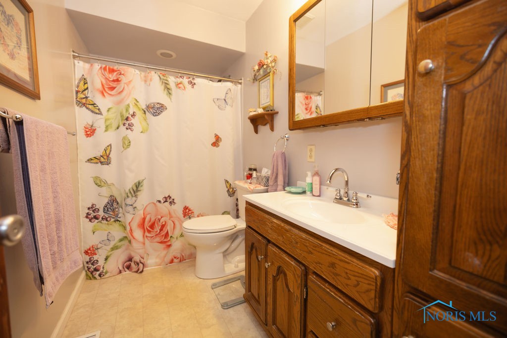2443 Bedford Lane, Northwood, Ohio image 22