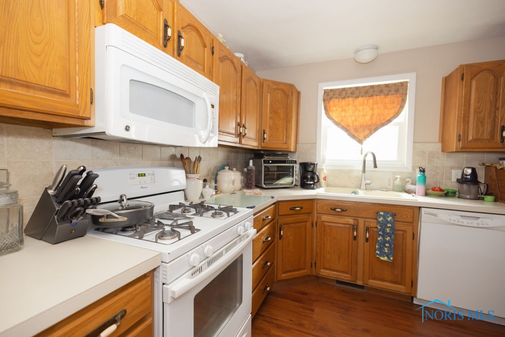 2443 Bedford Lane, Northwood, Ohio image 23