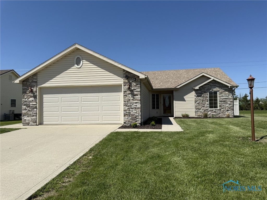 512 Fugate Drive, Defiance, Ohio image 1