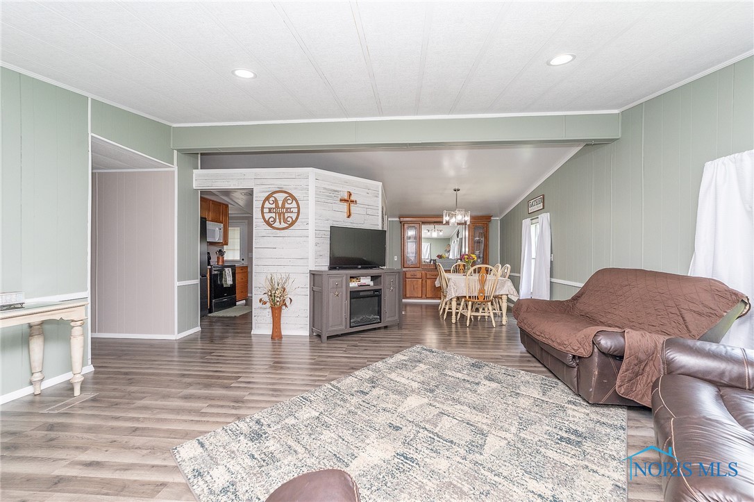 1203 Chateau Court, Findlay, Ohio image 8