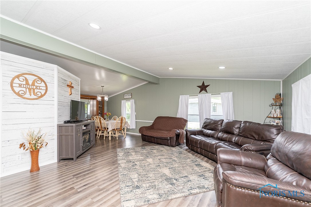 1203 Chateau Court, Findlay, Ohio image 7