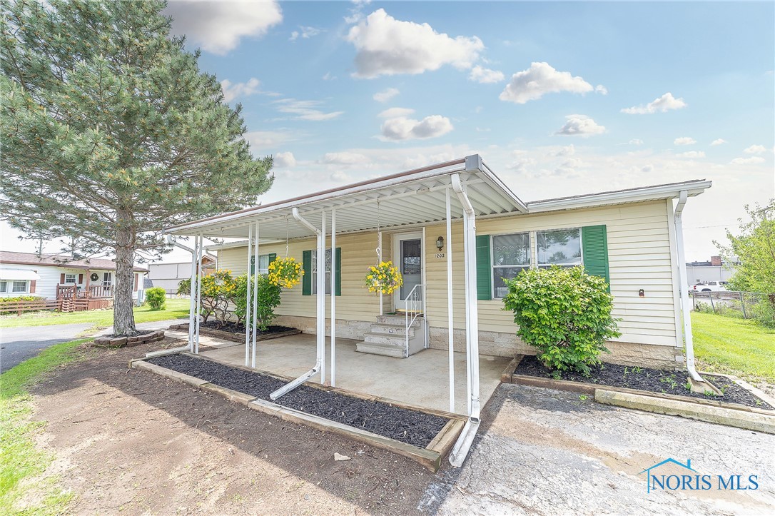 1203 Chateau Court, Findlay, Ohio image 2