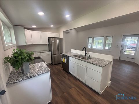 Tiny photo for 23912 E Second Street, Grand Rapids, OH 43522 (MLS # 6136945)