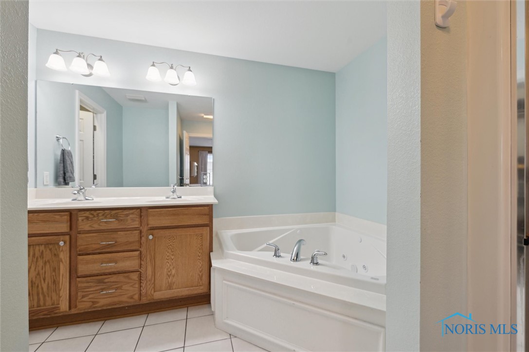 1701 Horseshoe Bend Drive, Perrysburg, Ohio image 27