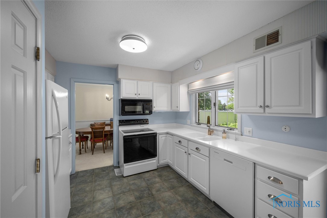 806 Woodstock Court, Findlay, Ohio image 12