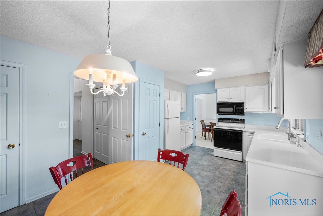 806 Woodstock Court, Findlay, Ohio image 13