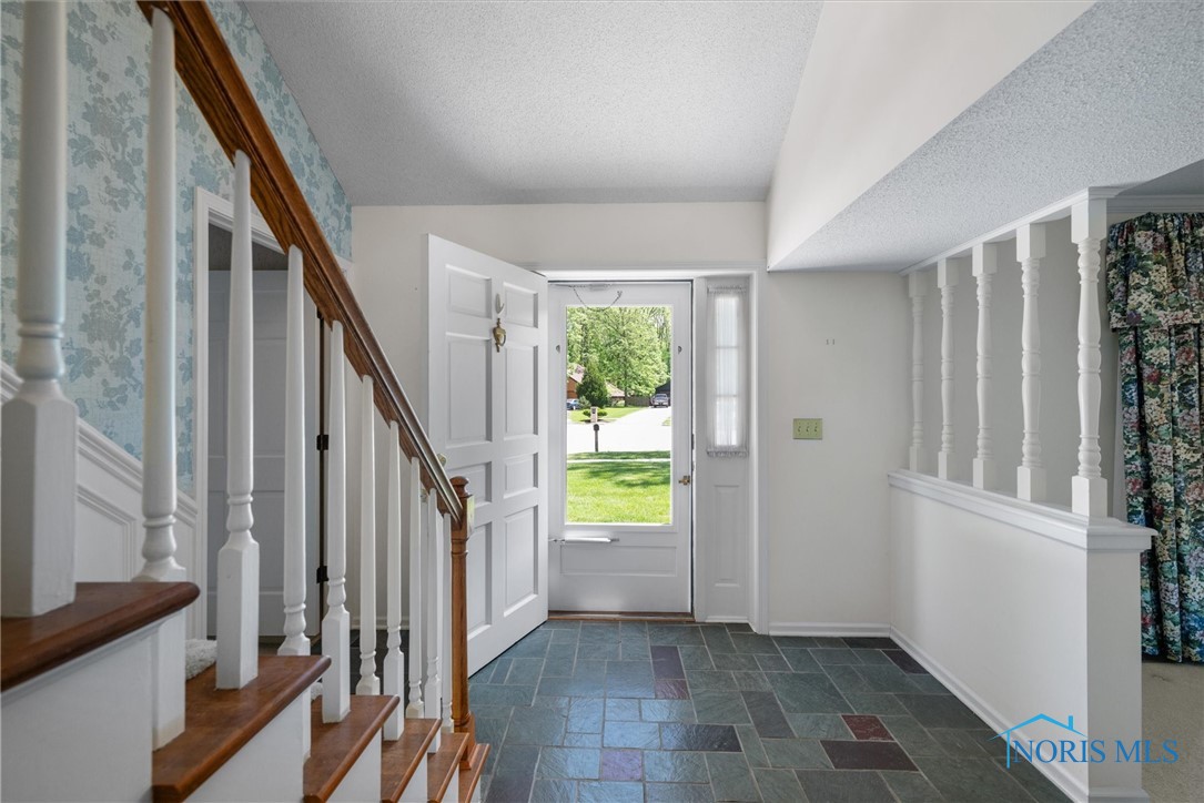 806 Woodstock Court, Findlay, Ohio image 5