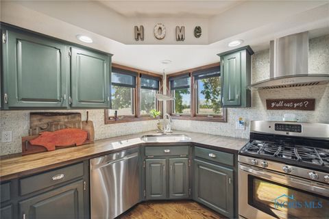 Tiny photo for 3904 Oakfield Drive, Oregon, OH 43616 (MLS # 6136415)