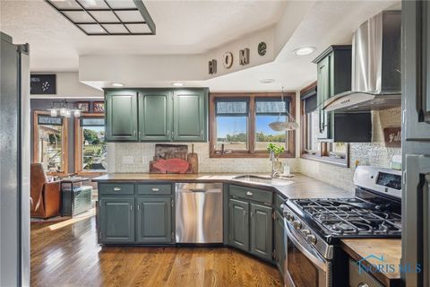 Tiny photo for 3904 Oakfield Drive, Oregon, OH 43616 (MLS # 6136415)