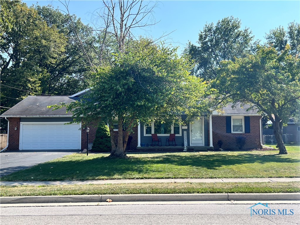 1831 Queenswood Drive, Findlay, Ohio image 1