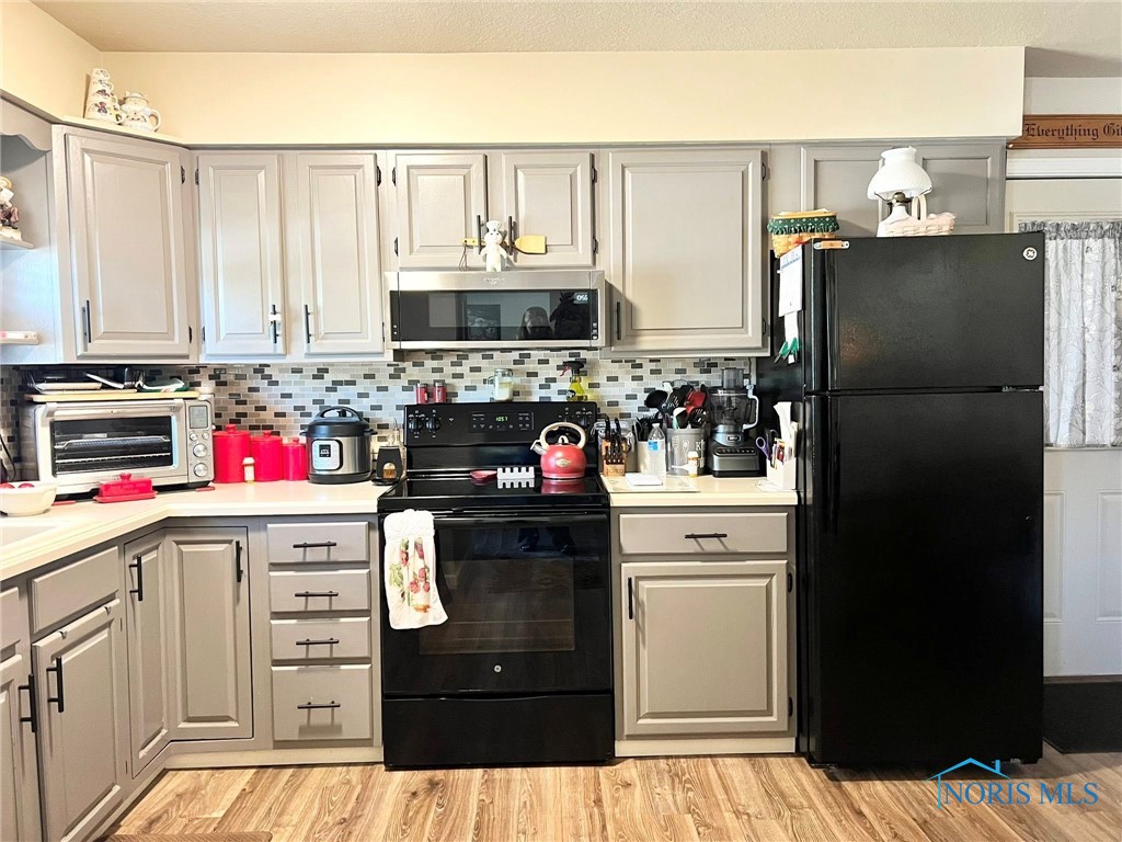 Findlay, Ohio 45840, United States, 3 Bedrooms Bedrooms, ,2 BathroomsBathrooms,Residential,Contingent,203098