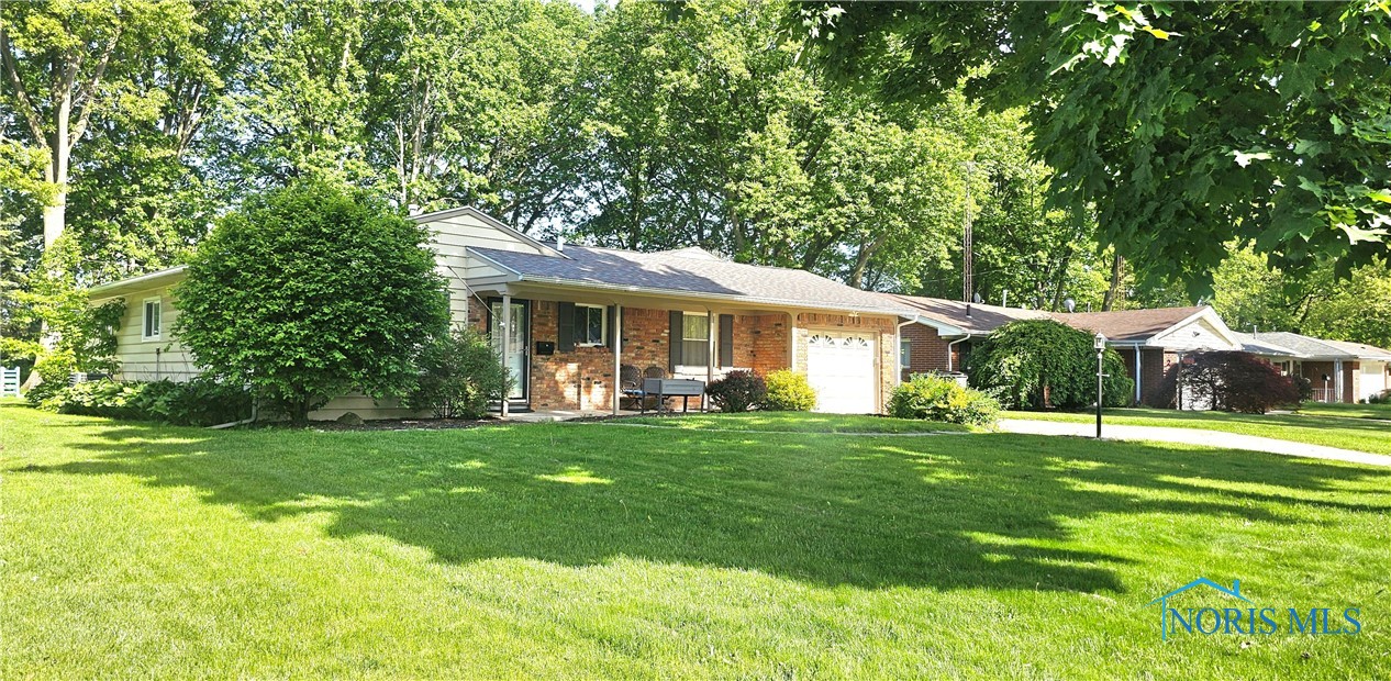6032 W Benalex Drive, Toledo, Ohio image 2