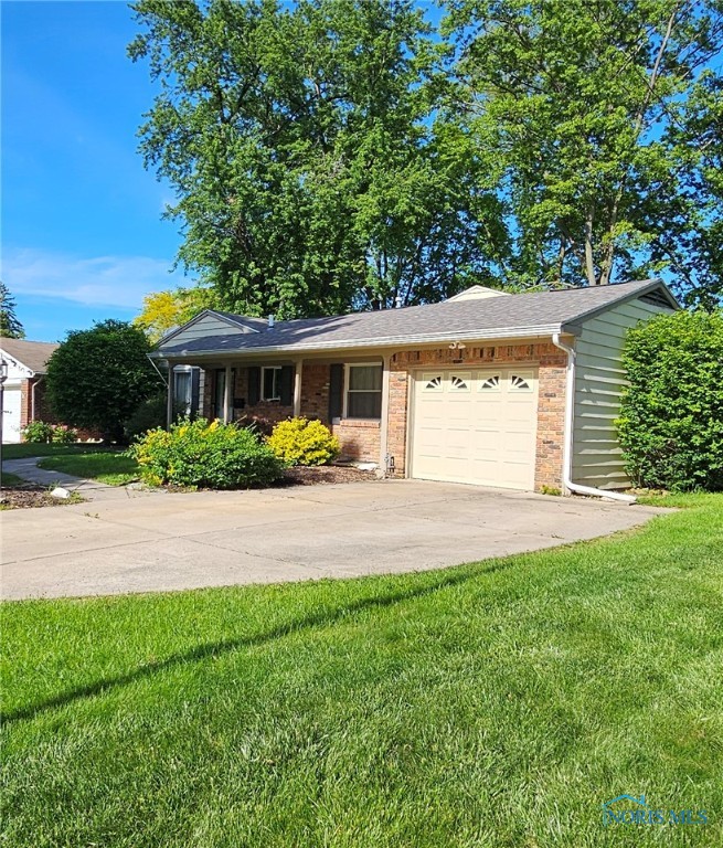 6032 W Benalex Drive, Toledo, Ohio image 4