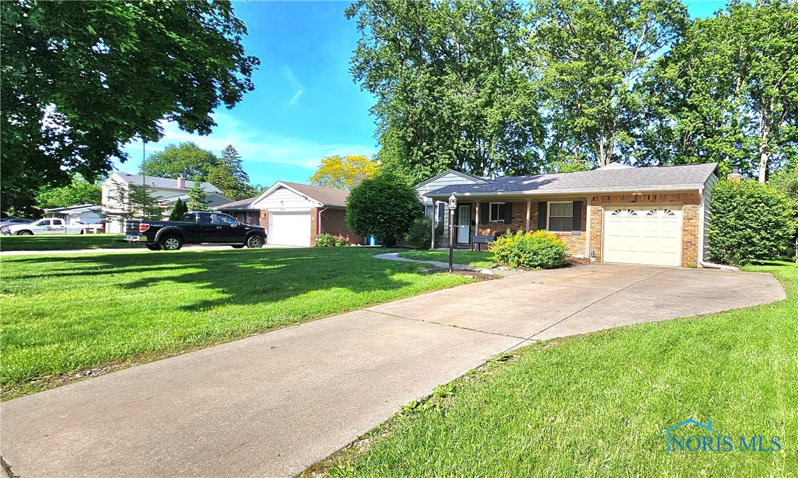 6032 W Benalex Drive, Toledo, Ohio image 3