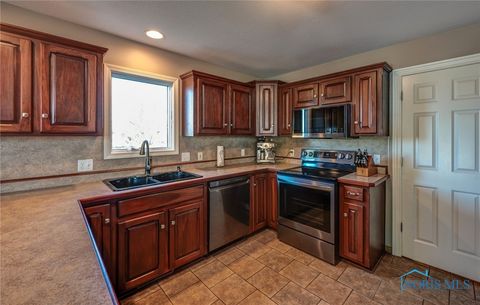 Tiny photo for 1800 Timber Ridge Drive, Bowling Green, OH 43402 (MLS # 6136573)