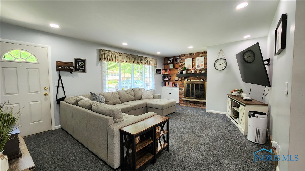 3713 Treelawn Drive, Toledo, Ohio image 2