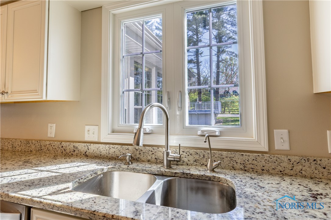 5044 Larkhaven Drive, Toledo, Ohio image 13