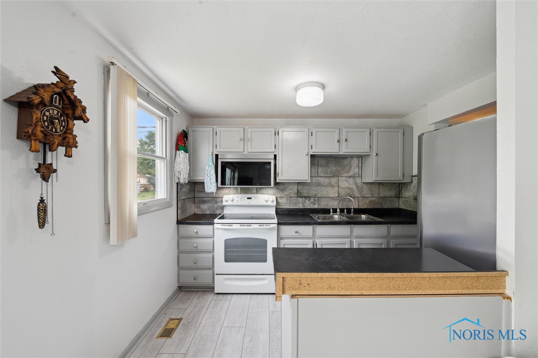 345 S Haven Road, Toledo, Ohio image 12