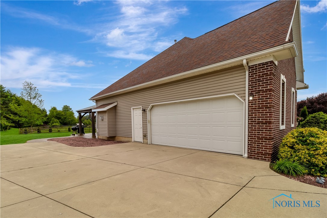 6750 Blue Stone Court, Whitehouse, Ohio image 38