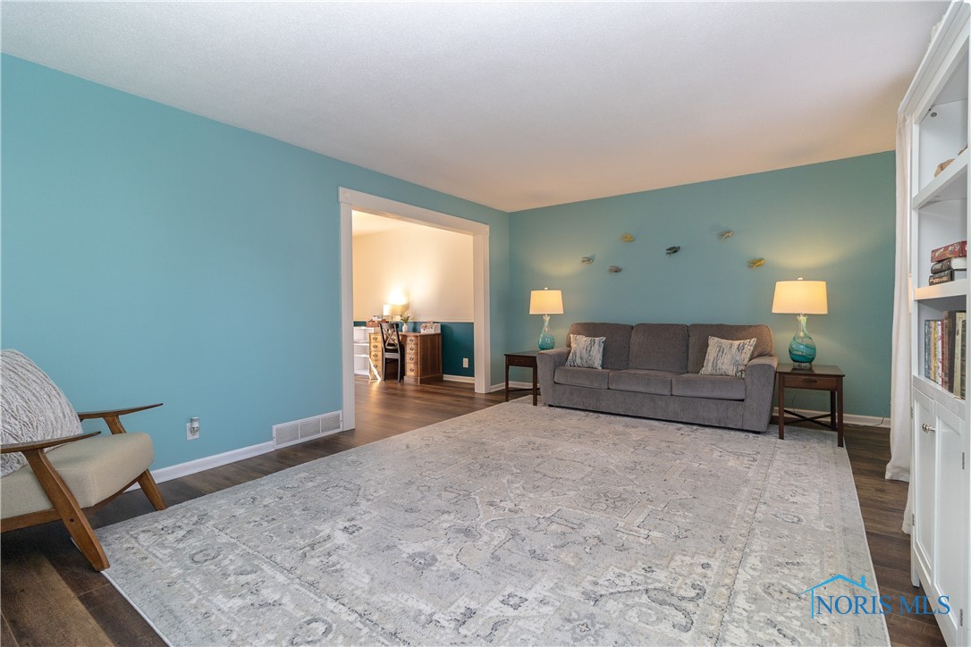5915 Therfield Drive, Sylvania, Ohio image 4
