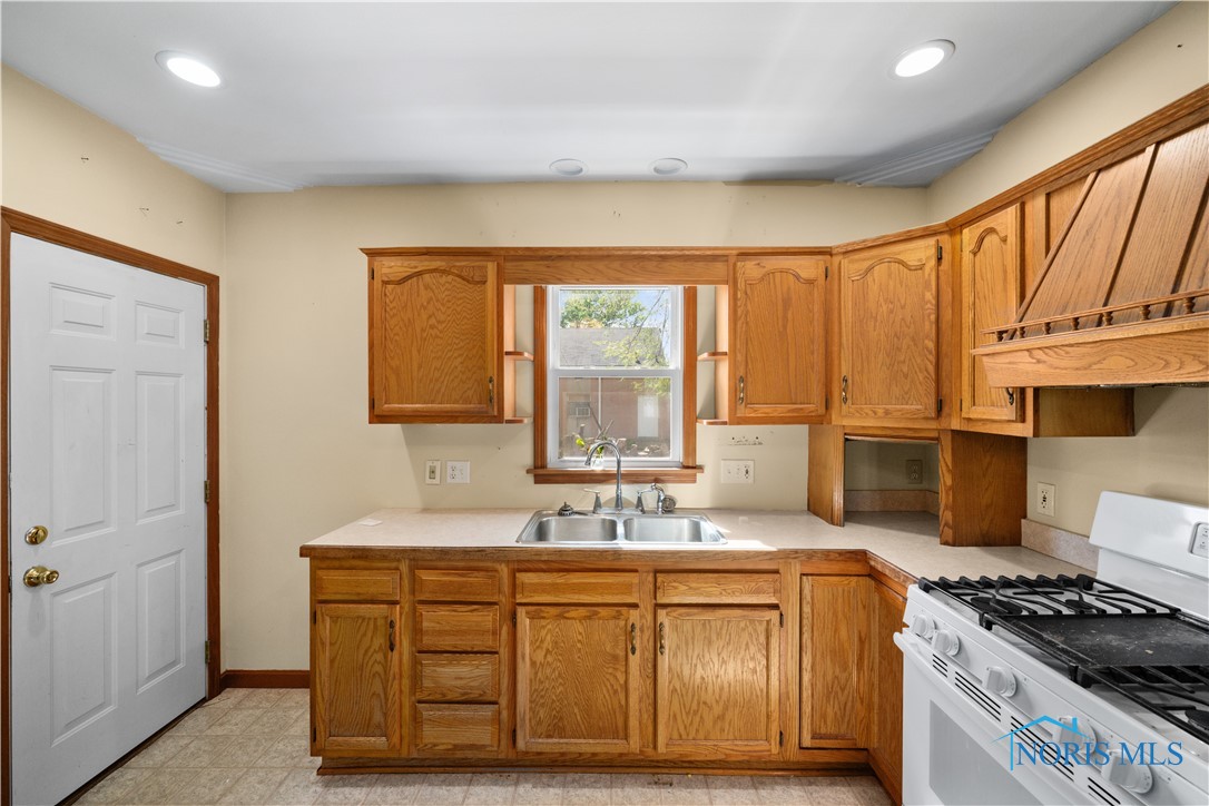 532 Dover Place, Toledo, Ohio image 11