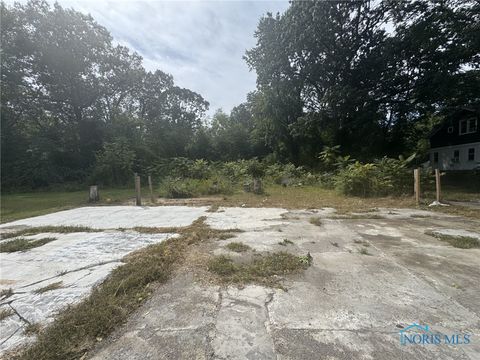 Vacant Land For Sale - 405 N Holland Sylvania Road<br/> Lucas County, Toledo, OH 43615