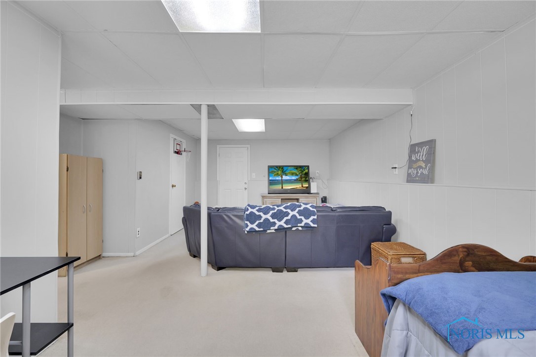2444 Jamestown Drive, Northwood, Ohio image 17