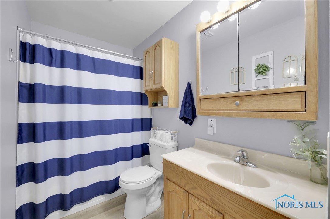 2444 Jamestown Drive, Northwood, Ohio image 12