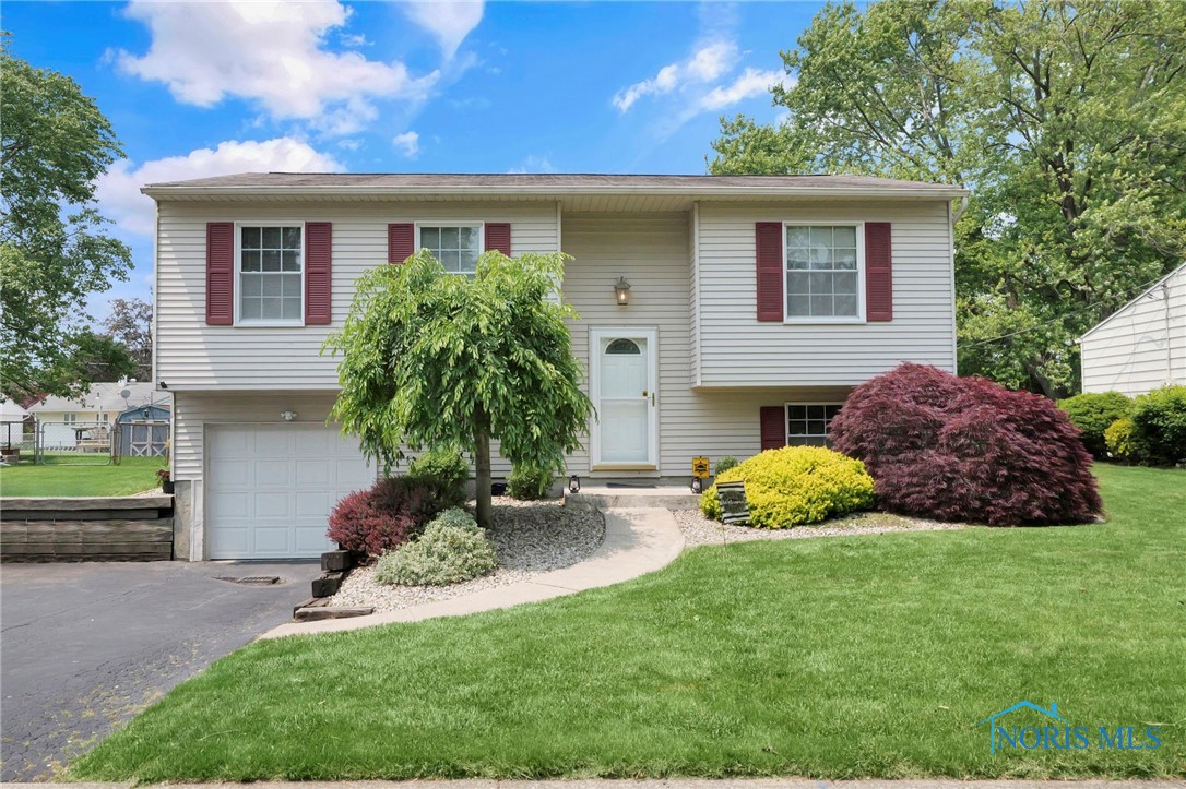 2444 Jamestown Drive, Northwood, Ohio image 2