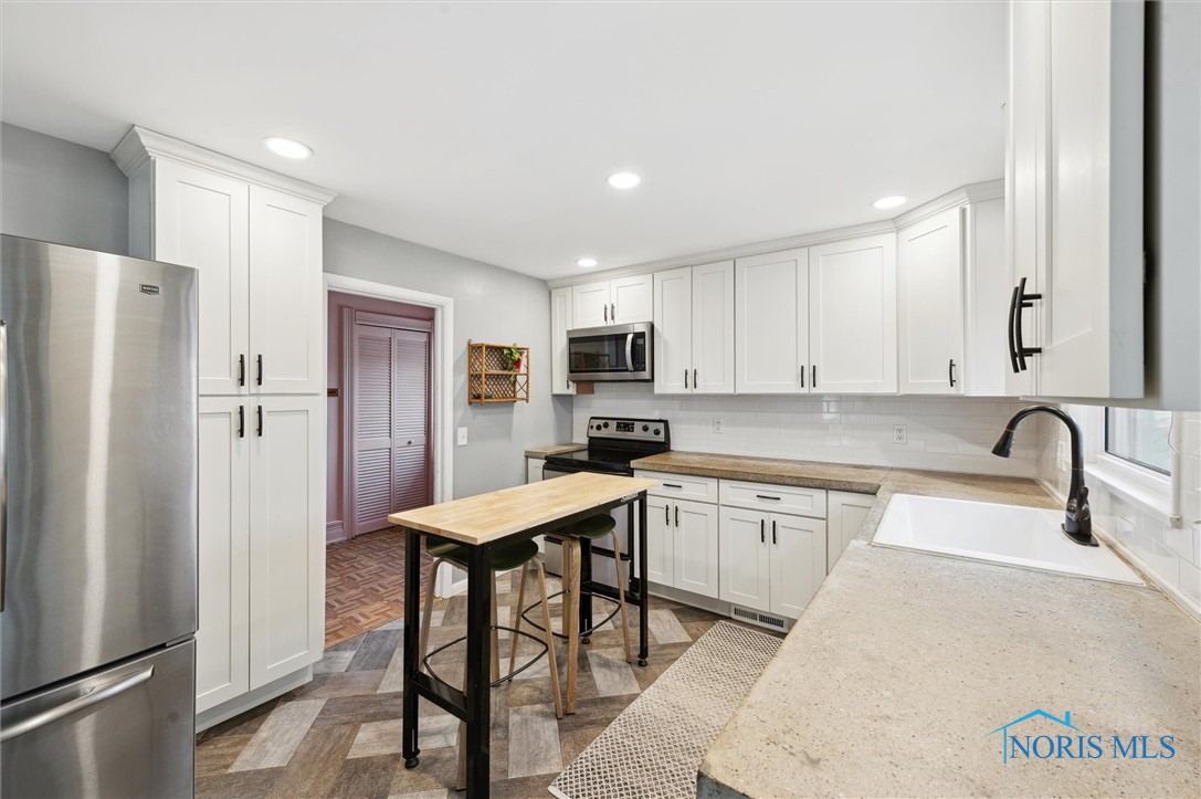 718 W Wooster Street, Bowling Green, Ohio image 18