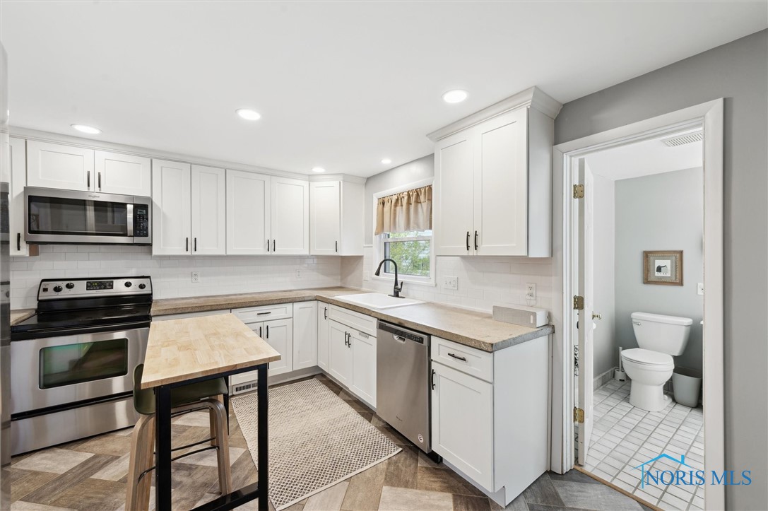 718 W Wooster Street, Bowling Green, Ohio image 17