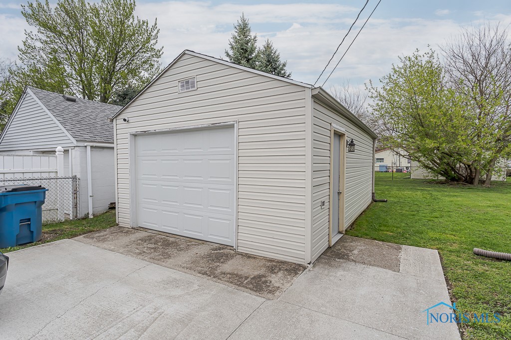 179 N Fargo Street, Oregon, Ohio image 8