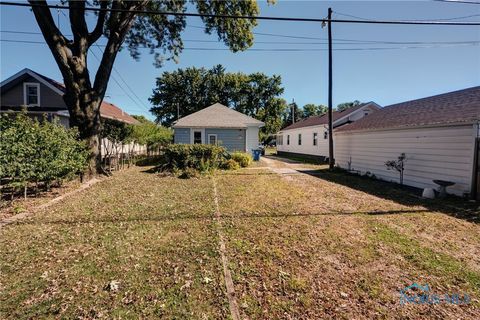 Tiny photo for 2079 Arkansas Street, Oregon, OH 43616 (MLS # 6136494)